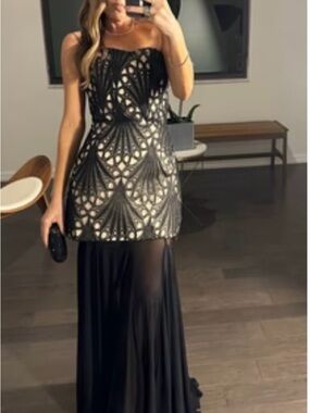 Elegant Black Strapless Evening Gown with Metallic Lace Overlay
